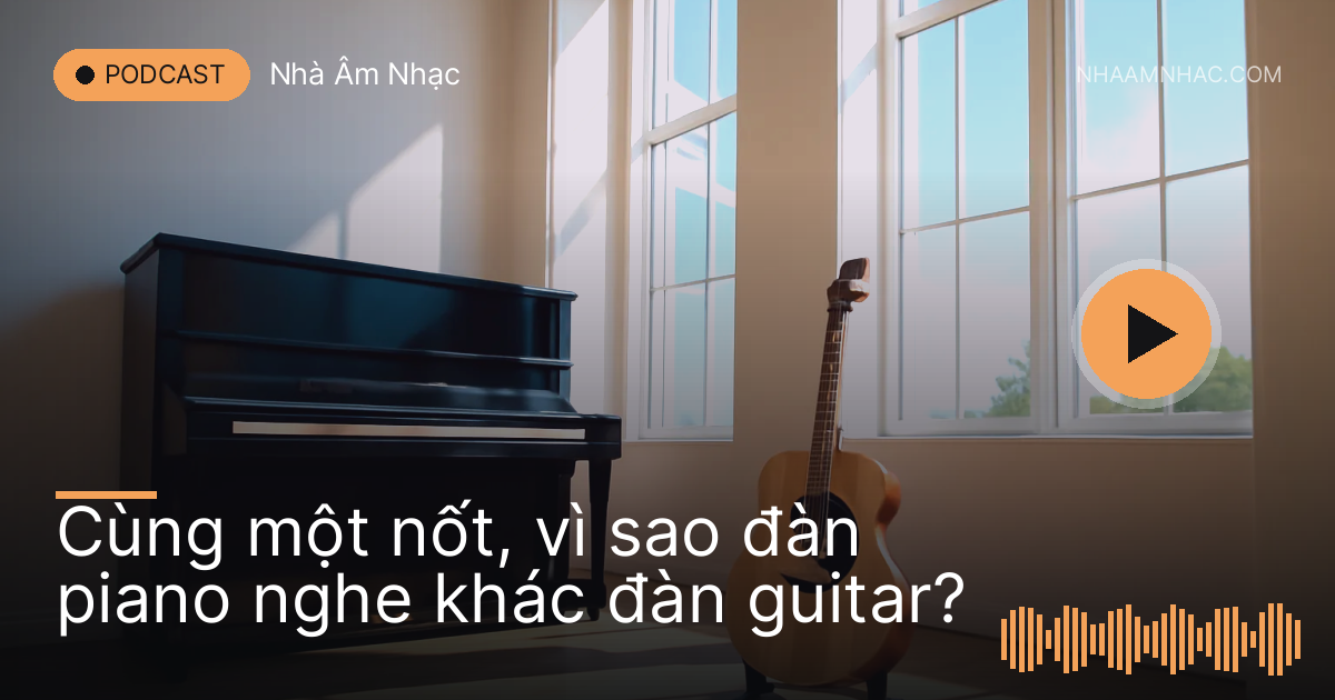 Đàn piano đứng và cây guitar dựng cạnh nhau trong phòng tập trần cao