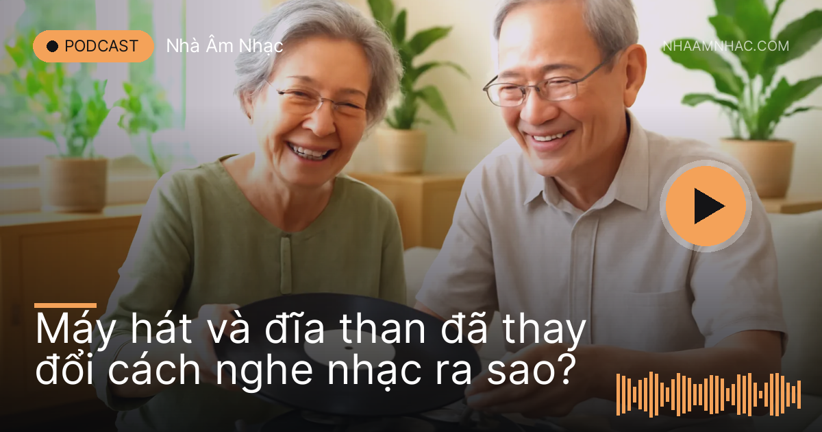 Cặp vợ chồng già đặt đĩa than lên máy quay đĩa trong phòng khách