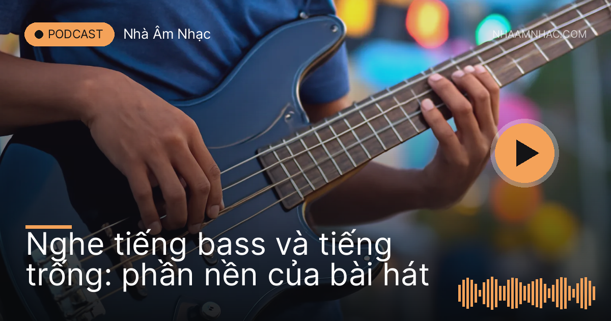 Tay bấm dây đàn bass điện bốn dây trên sân khấu ngoài trời